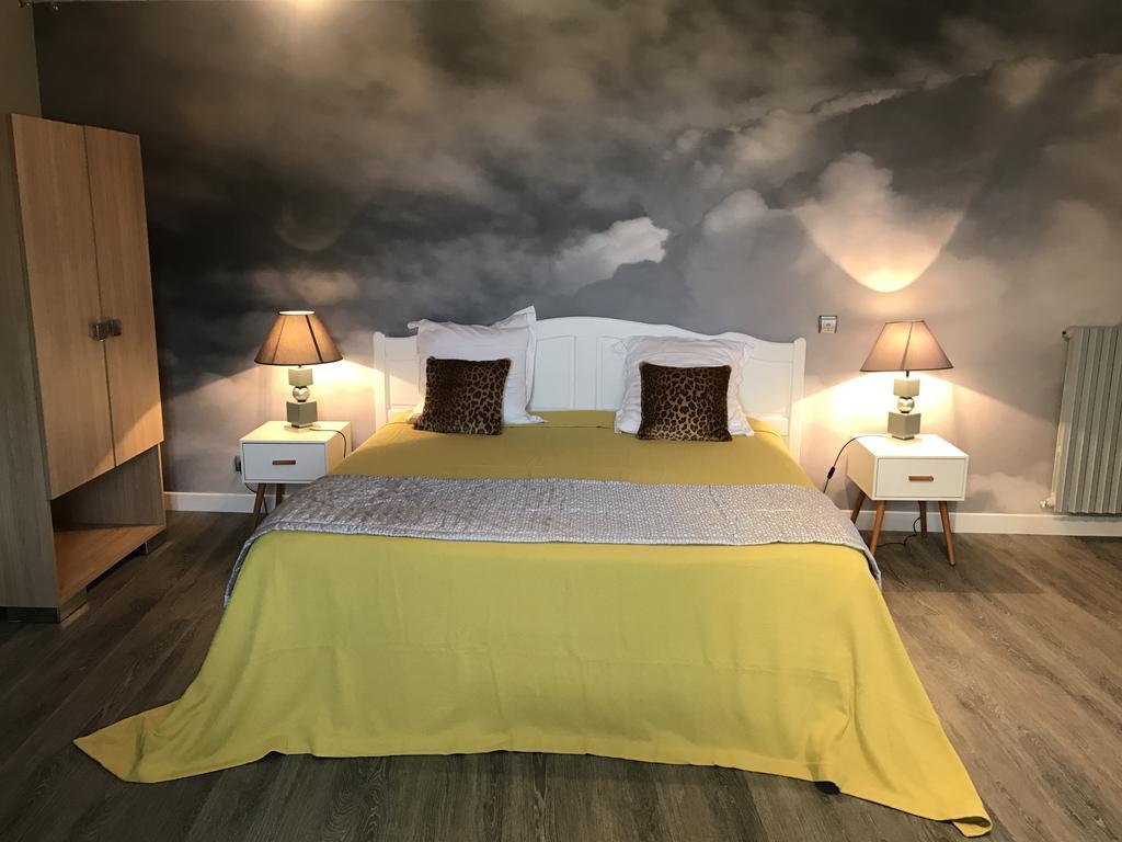 Hostellerie La Montagne Коломбе-ле-дёз-Эглиз Экстерьер фото