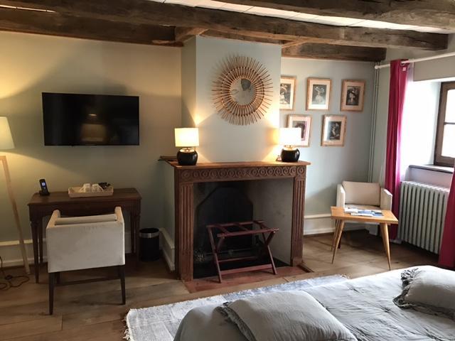 Hostellerie La Montagne Коломбе-ле-дёз-Эглиз Экстерьер фото
